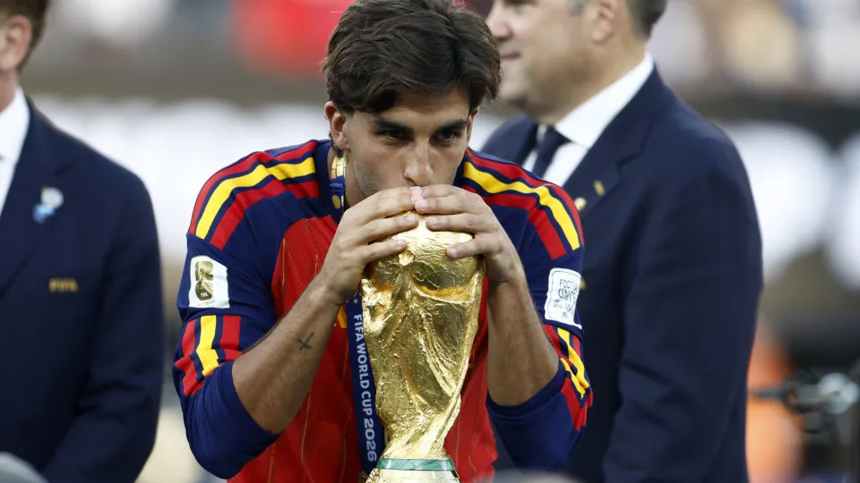 Oficial: Herói do Mundial2026 troca Barcelona pelo PSG