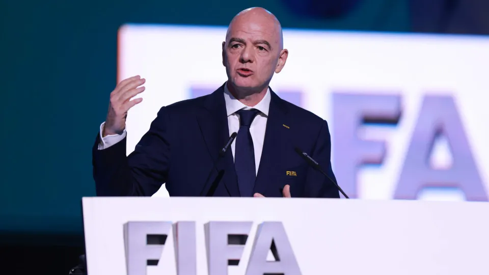 FIFA arrasadora. Organismo denuncia “esforço concertado” contra Infantino