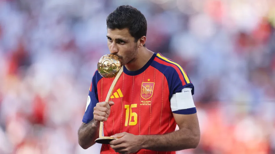 Bomba em Espanha. Barcelona pode ‘roubar’ Rodri a Mourinho