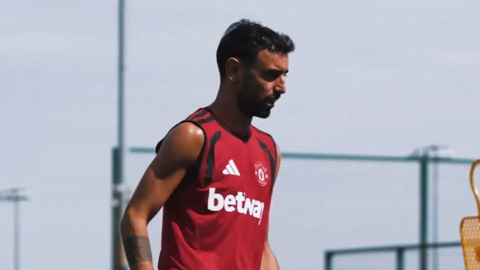 Bruno Fernandes regressou ao trabalho no United e não faltou… diversão