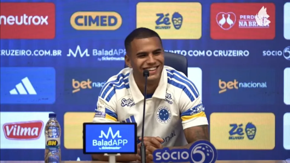 João Costa apresentado no Cruzeiro com o número 67: “É para farmar aura…”