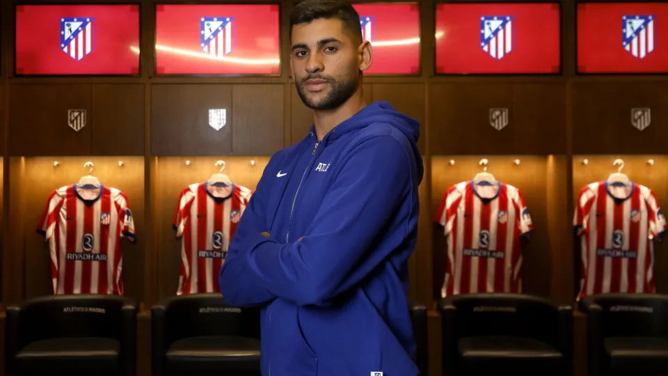 Oficial: Atlético de Madrid contrata argentino Romero ao Tottenham