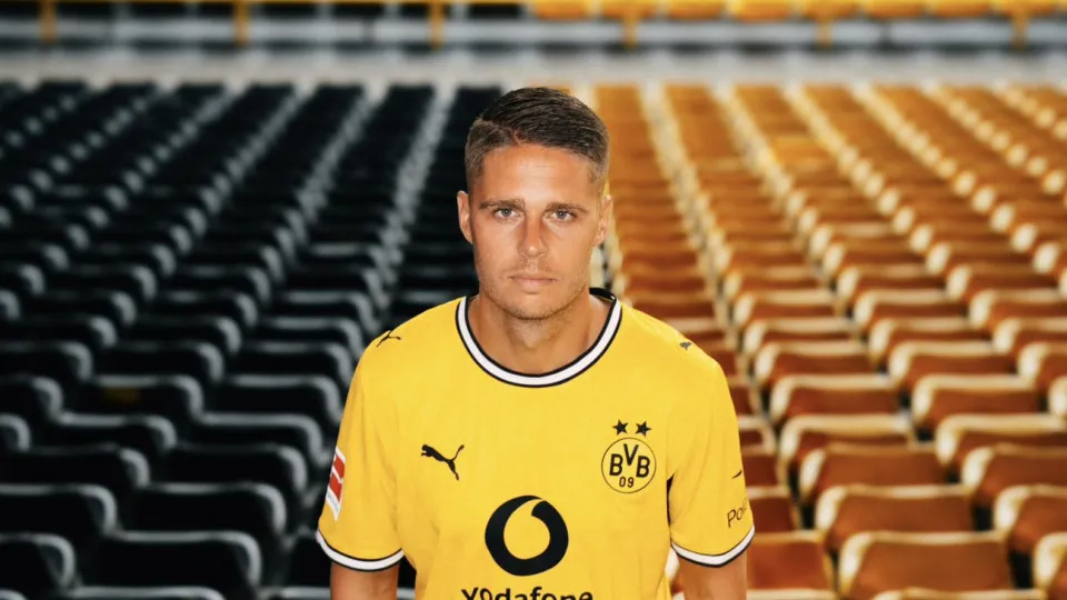 Oficial: Joey Veerman reforça Borussia Dortmund proveniente do PSV